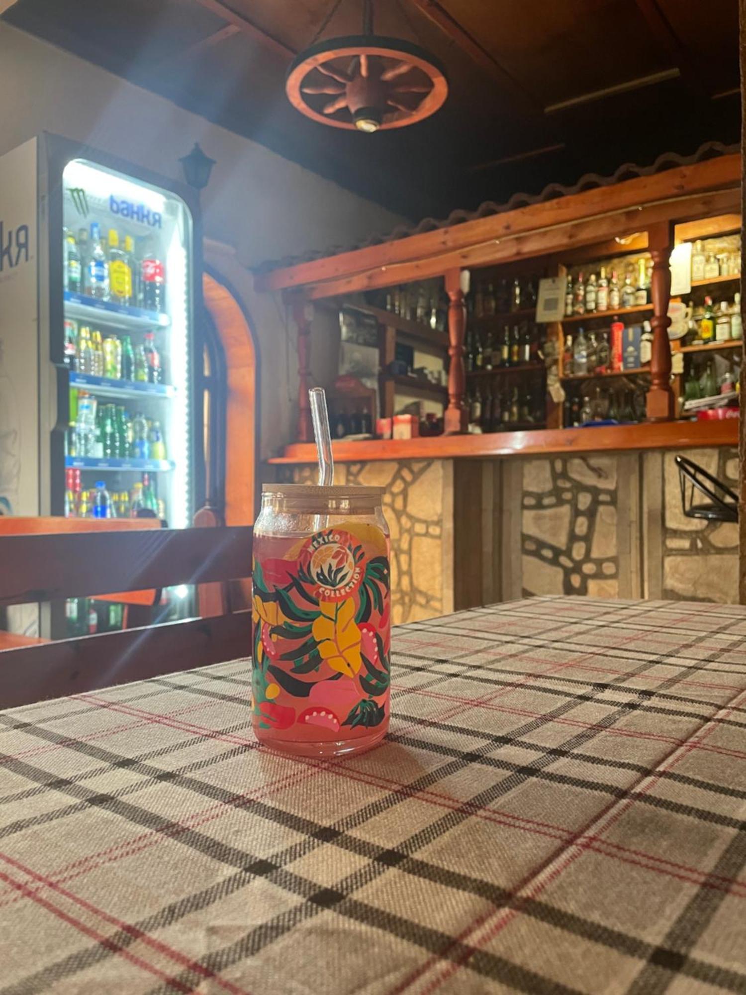 Къща за гости Динас Zmeitsa Экстерьер фото